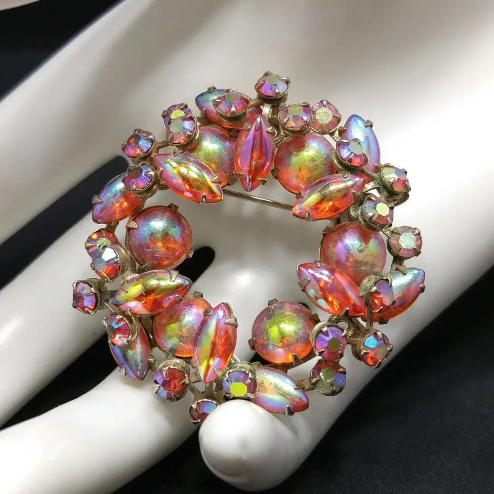Mid-Century Iridescent Wreath Brooch, Art Glass, 1950s Vintage Jewelry